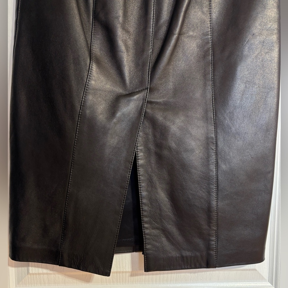 Danier Italian Leather Midi Lined Back Slit Zipper Closure Black Skirt Size 4 - Picture 6 of 12